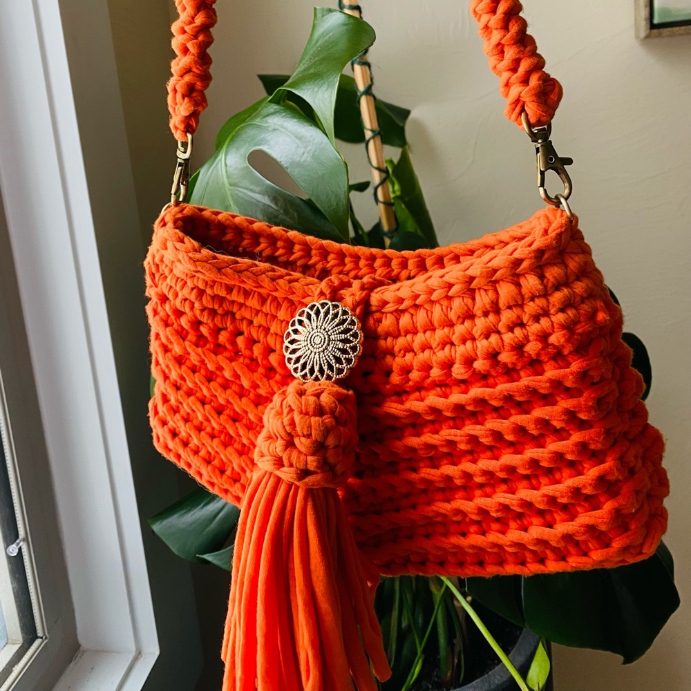 Handmade exclusive handbag! You can pair with a summer dress or white shirt.